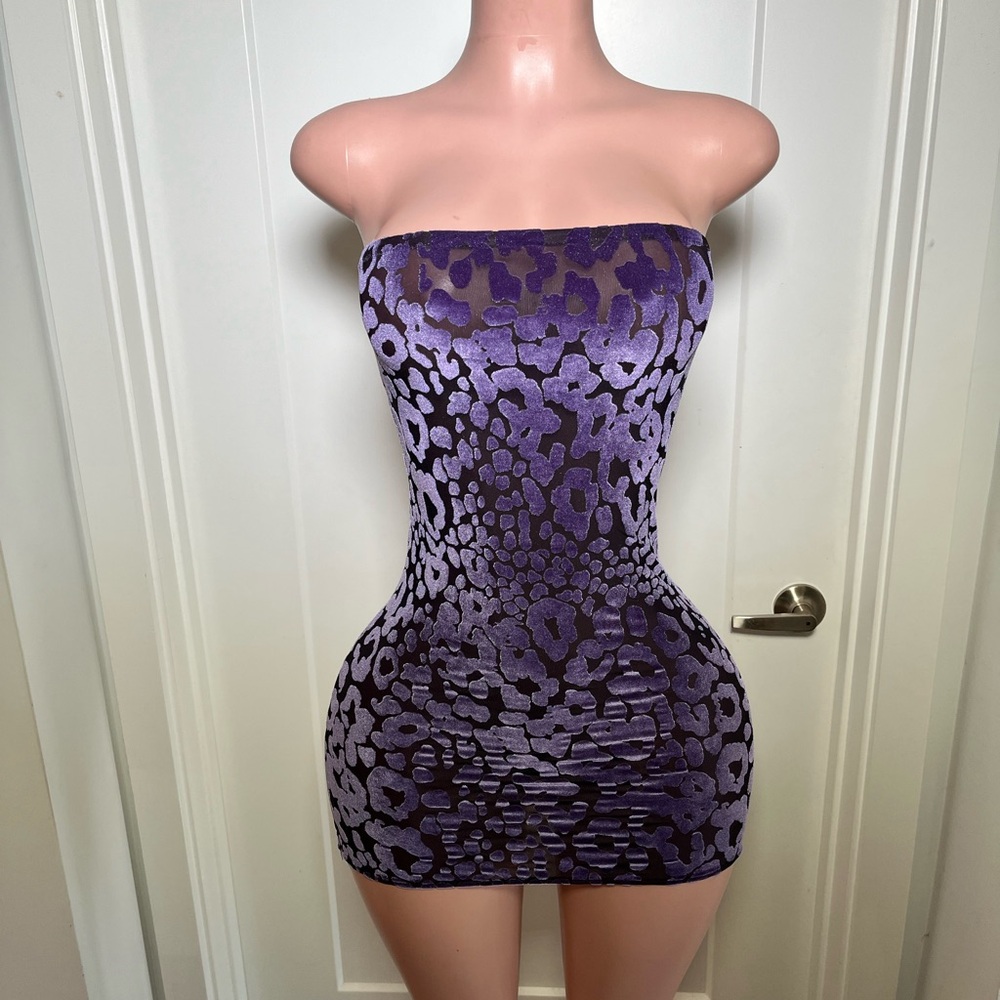 Elegant Purple Leopard Print Strapless Dress
